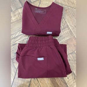 Maroon figs scrub set